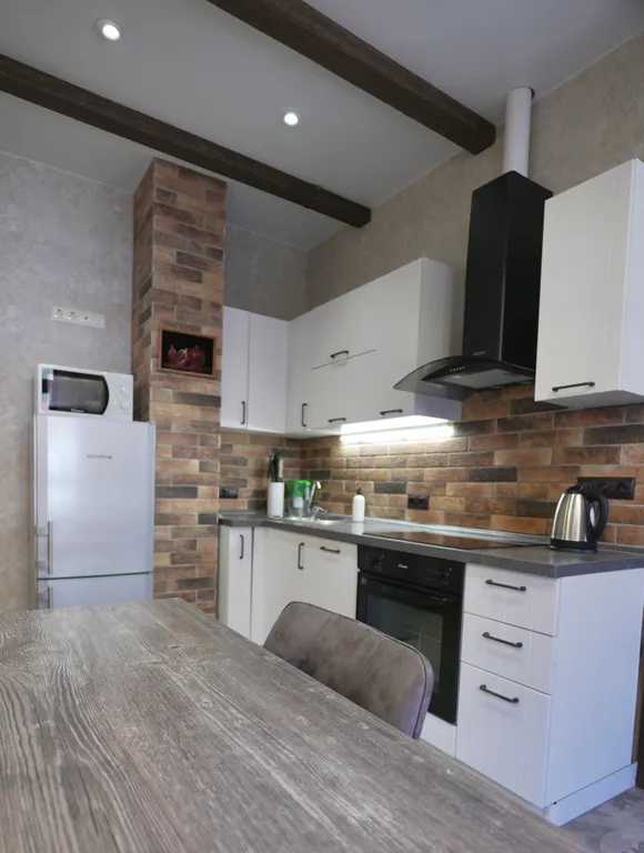 Стильный апартамент с выделенной спальней в центре