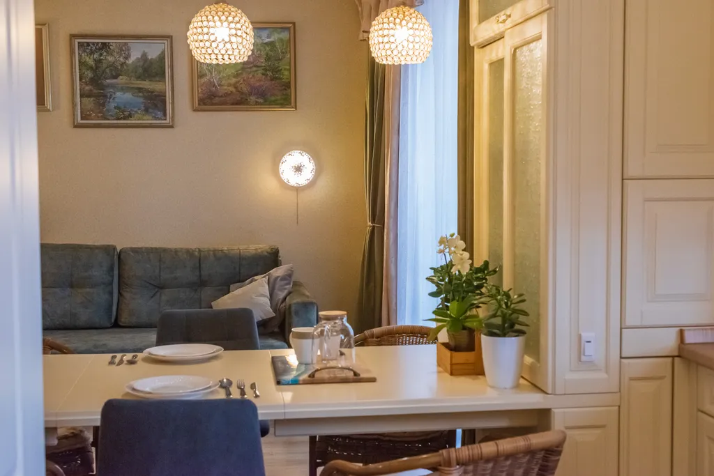 Двухуровневая трёхкомнатная квартира возле моря