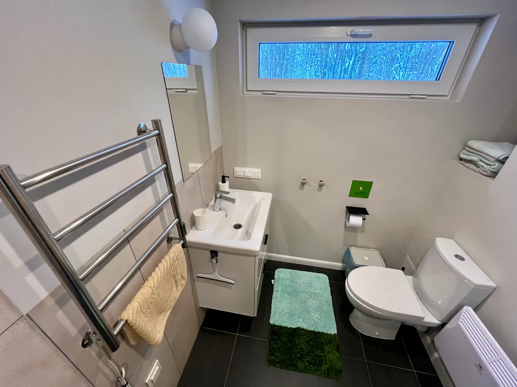 Синий домик в поле