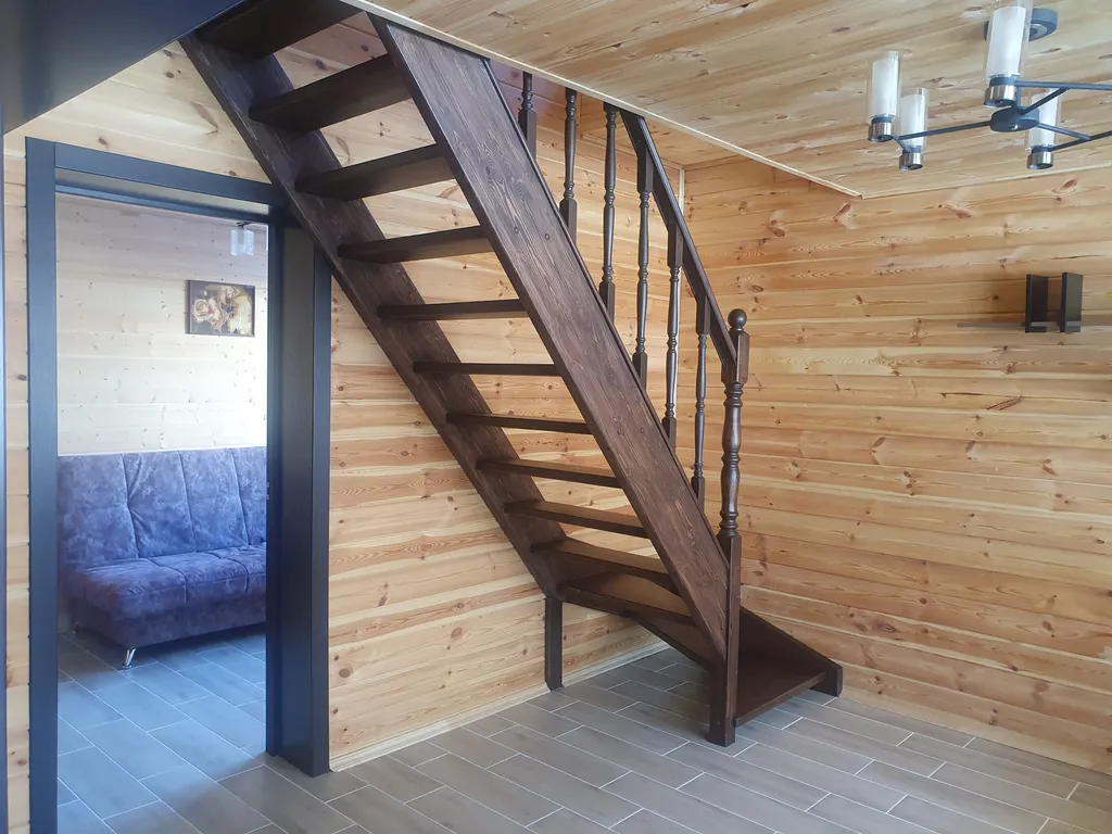 Деревянный большой дом