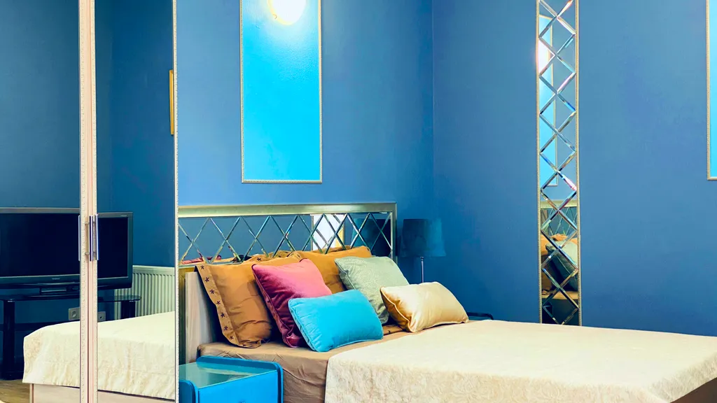 Просторная квартира с лоджией на площади Революции