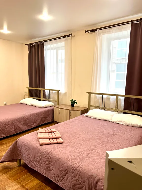 Квартира Семейная комната с двумя двухспальными кроватями — аренда посуточно в Томск