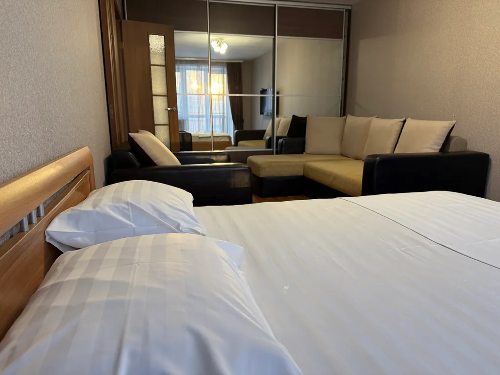 "В Гости!" на Ермакова 30 (1к квартира рядом с БЦ "Сити")