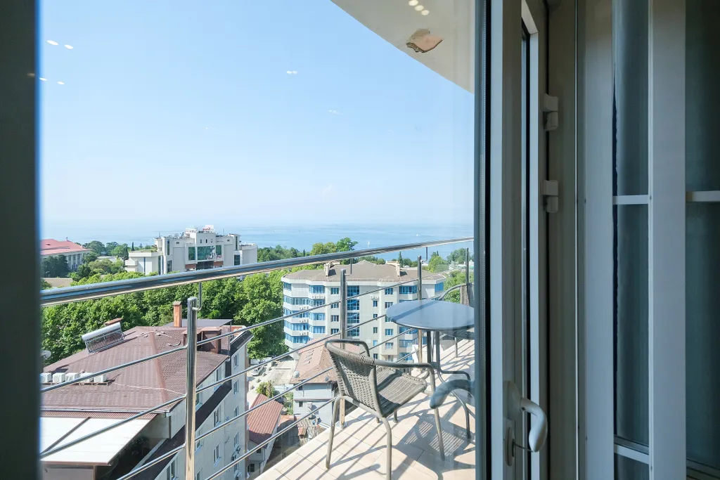 Стильная студия с видом на море