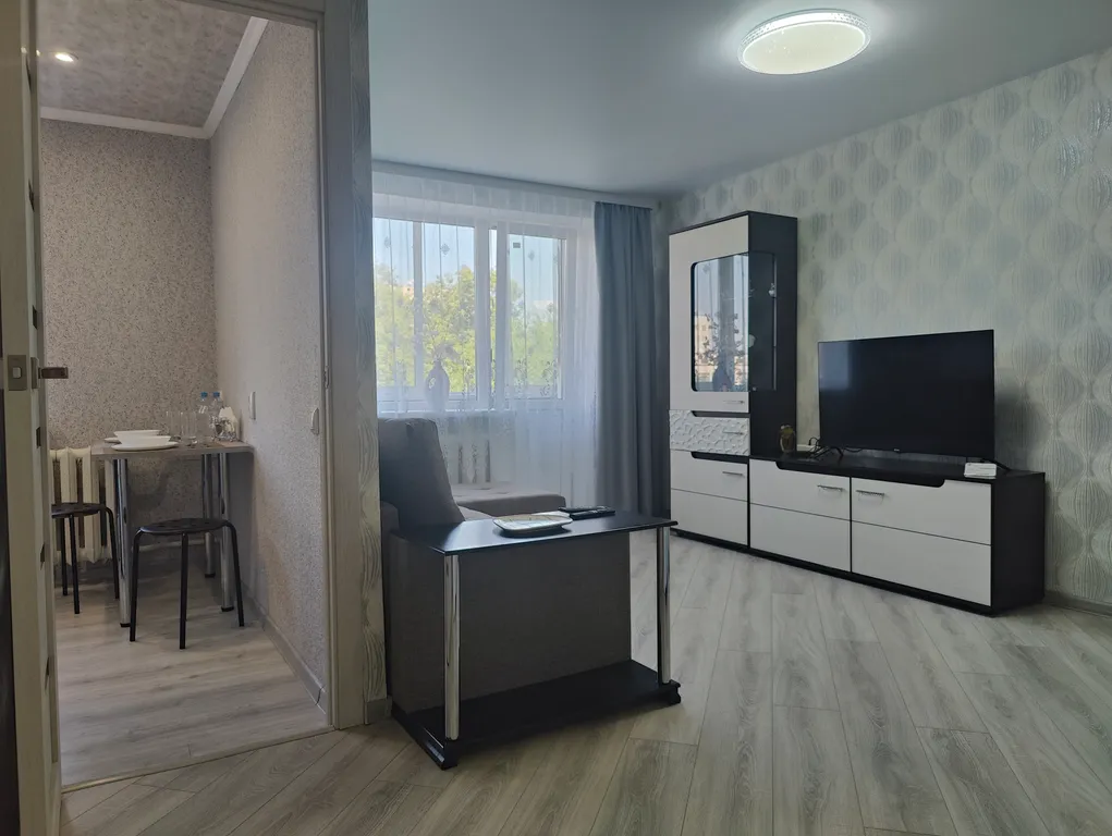 1-комнатная в центре с видом на сквер