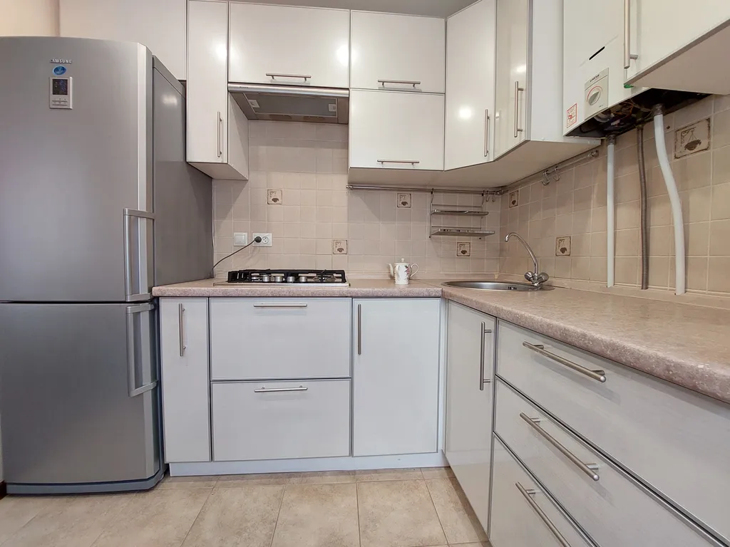 Двушка с планировкой трёшки. Микрорайон