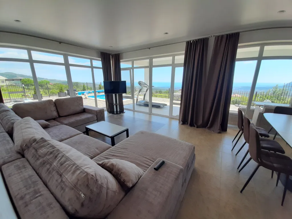 Вилла 220м2 с бассейном Горная лаванда. 6взр.+4 дет.