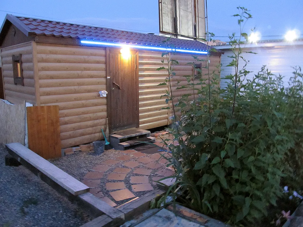 Уютный коттедж с террасой рядом с озером Парк кафе