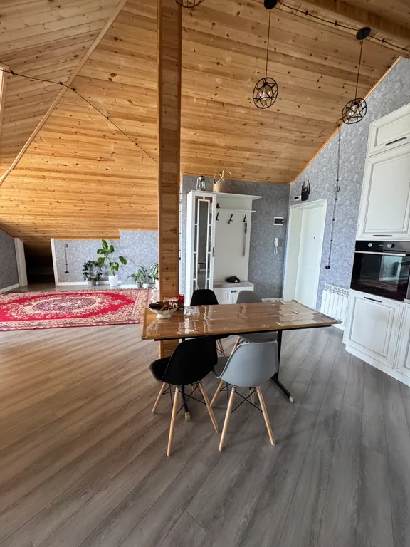 Квартира с балконом на высоте птичьего полета