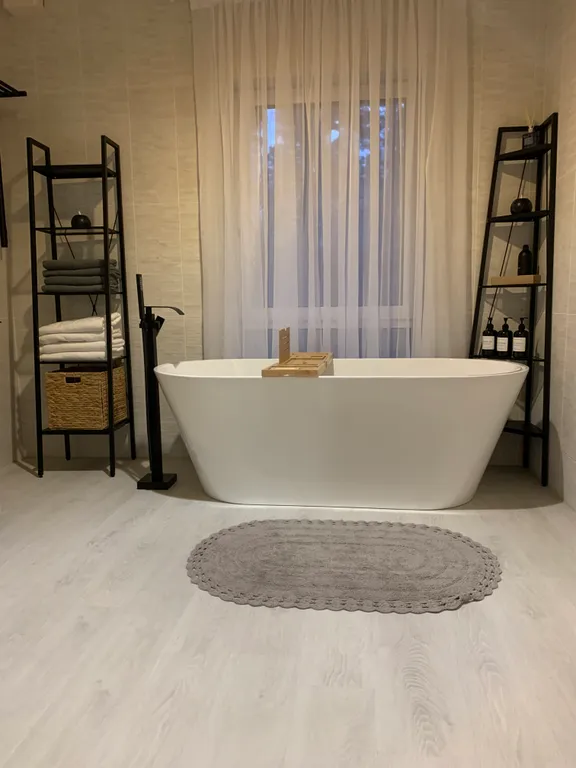 Дом в лесу с джакузи и баней