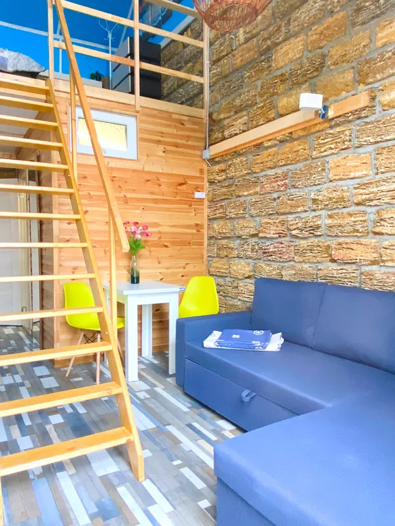 Дом с подогреваем бассейном, зоной отдыха в самом центре Новороссийска