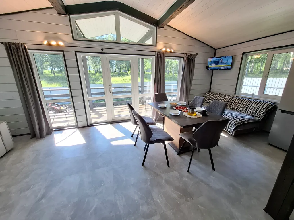 Дом в лесу с большой террасой