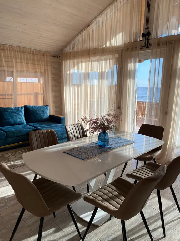 Уютный дом с видом на море, на первой береговой линии