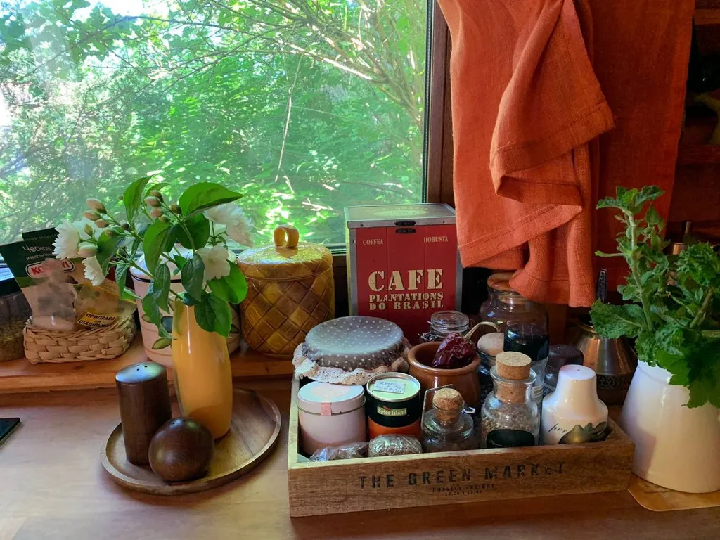 Коттедж Уютный деревянный дом с ландшафтным садом у озера — Шеметово