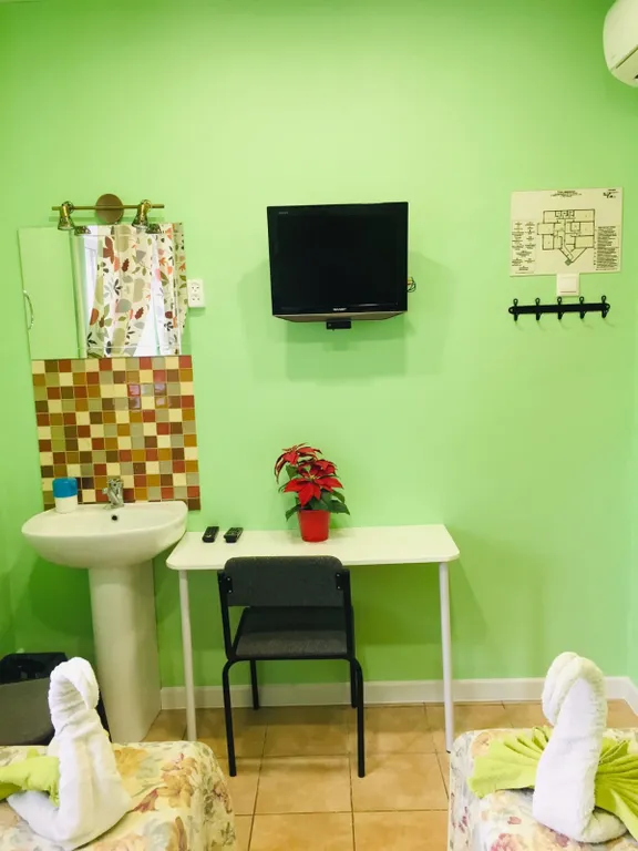 Двухместный номер с 2 раздельными кроватями и раковиной в номере