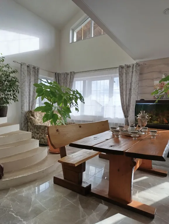 Уютный домик в деревне с беседкой и мангалом на улице