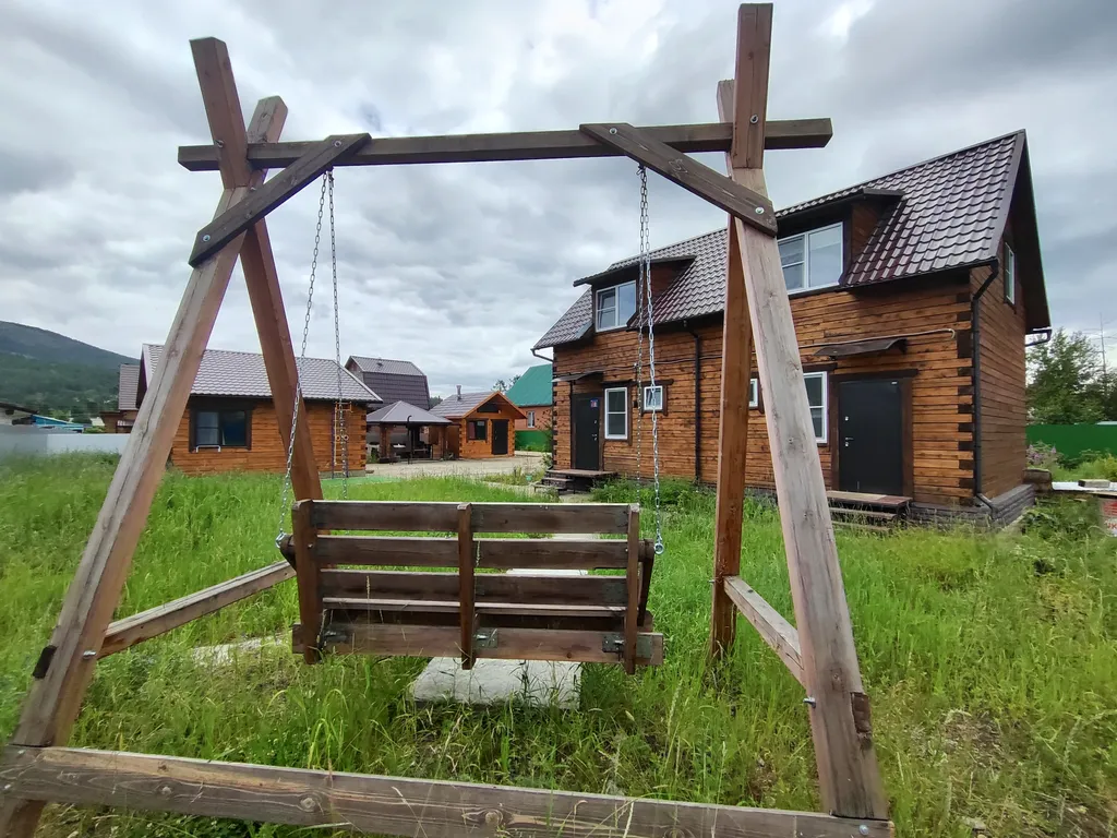 Дом с закрытой парковкой