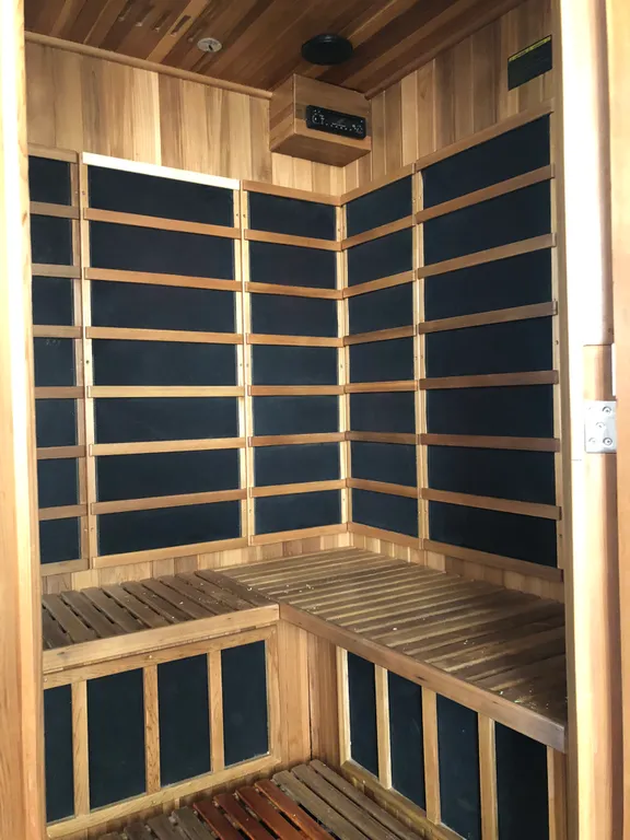 Таун-хаус в современном районе частной застройки