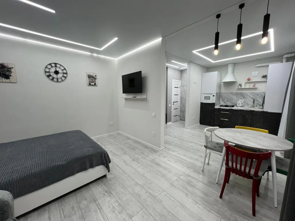 Уютная студия с дизайнерским ремонтом