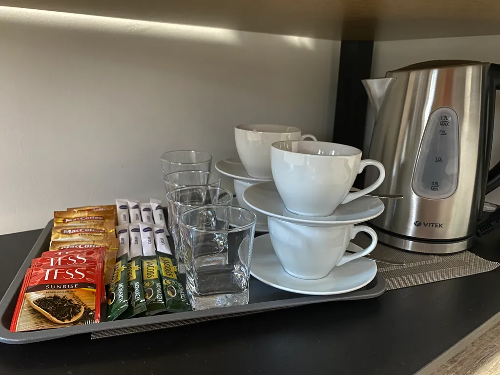 Домик в сосновом бору с видом на горы и лес