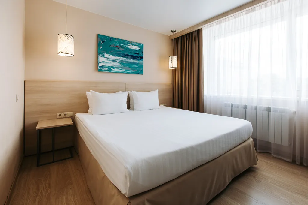 Номер Бизнес с двуспальной кроватью и диваном