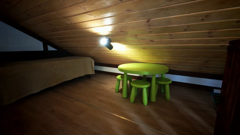 Дома и бани на берегу озера