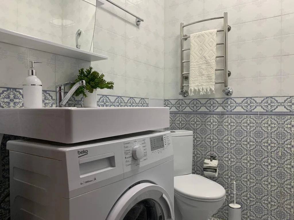 Студия Көктем с национальным колоритом и  видом на город