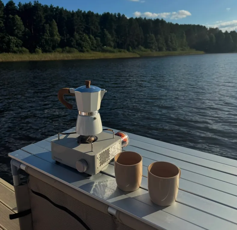 Глемпинго плот на Селигере у монастыря