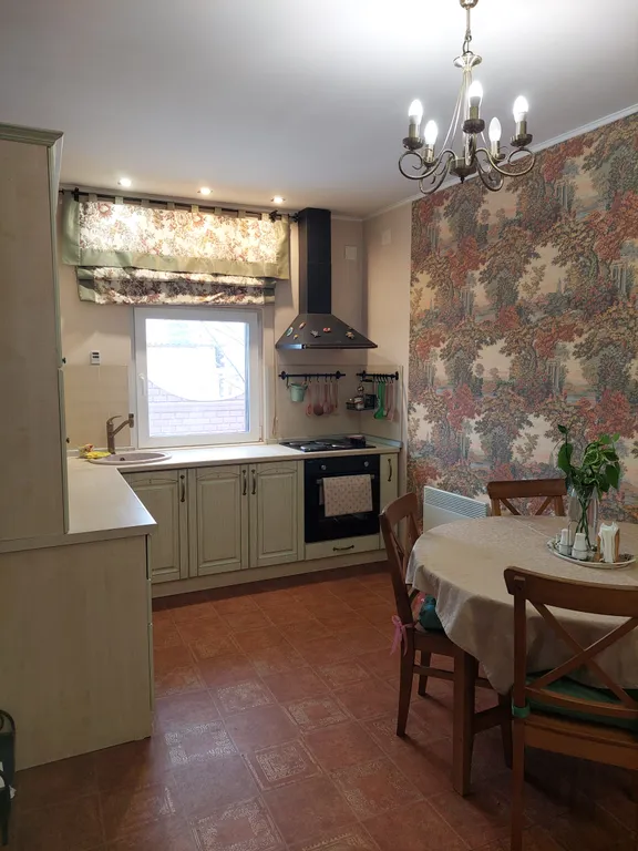 Уютный дом на берегу реки