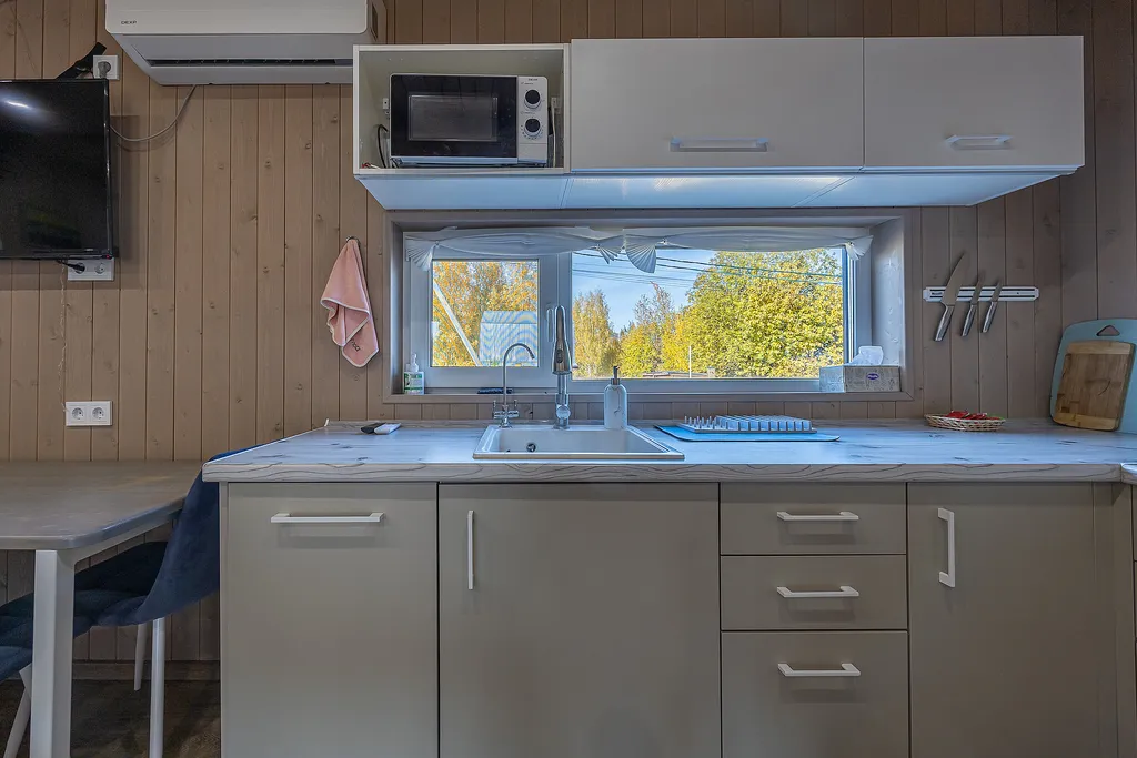 Коттедж Уютный новый домик в городе с горячей купелью — Новопокровское