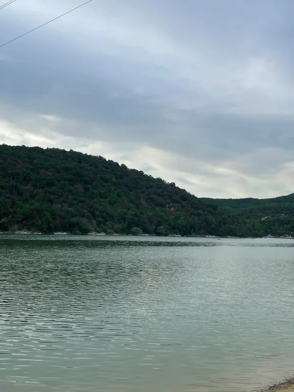 Дом возле Кипарисового озера