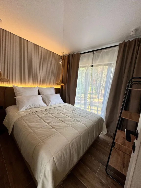 Загородный парк ШишкинЪ. Панорамный коттедж с видом на озеро