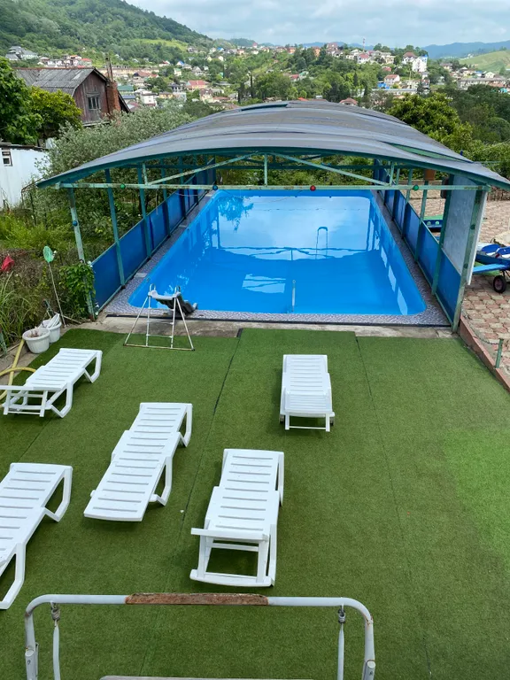 Уютная часть дома с бассейном