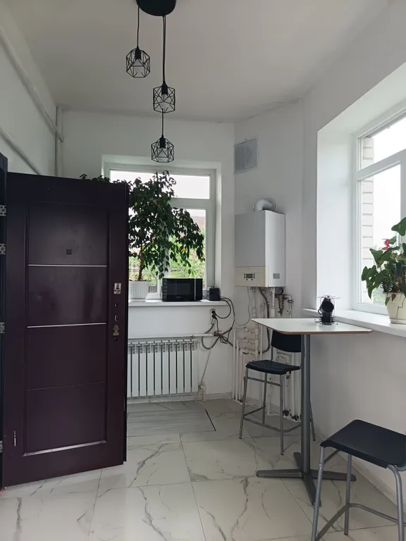 Часть жилого дома с отдельным собственным двориком