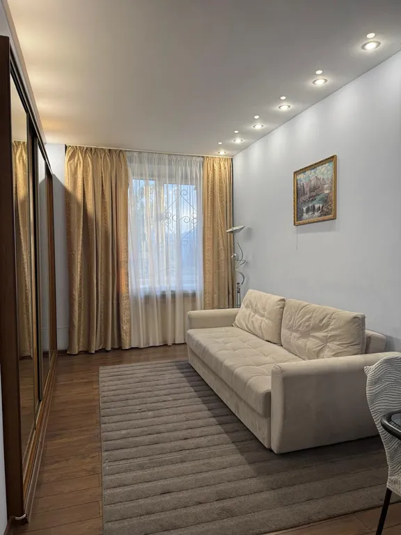 Большая 3-комнатная в центре Барнаула