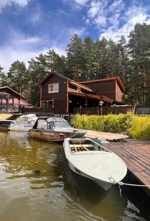 Дом на берегу речки