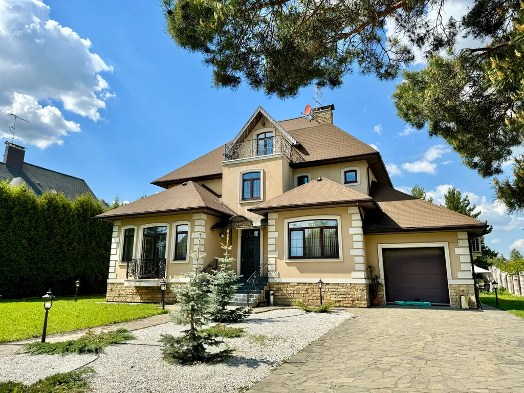 Элитный коттедж с бассейном