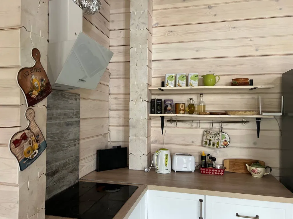 Сказочное шале в лесу