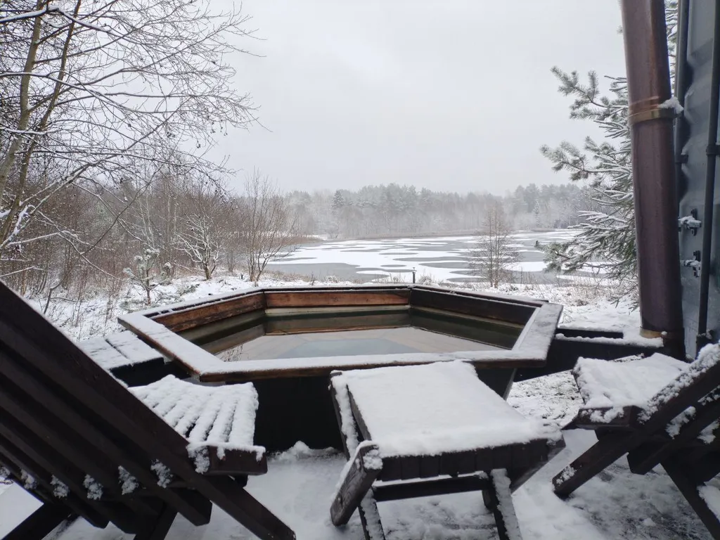 Дом на холме с сибирским чаном