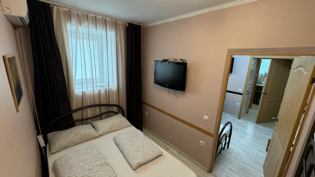 Комфортный дом и двор целиком под ключ без хозяина у моря Комильфо