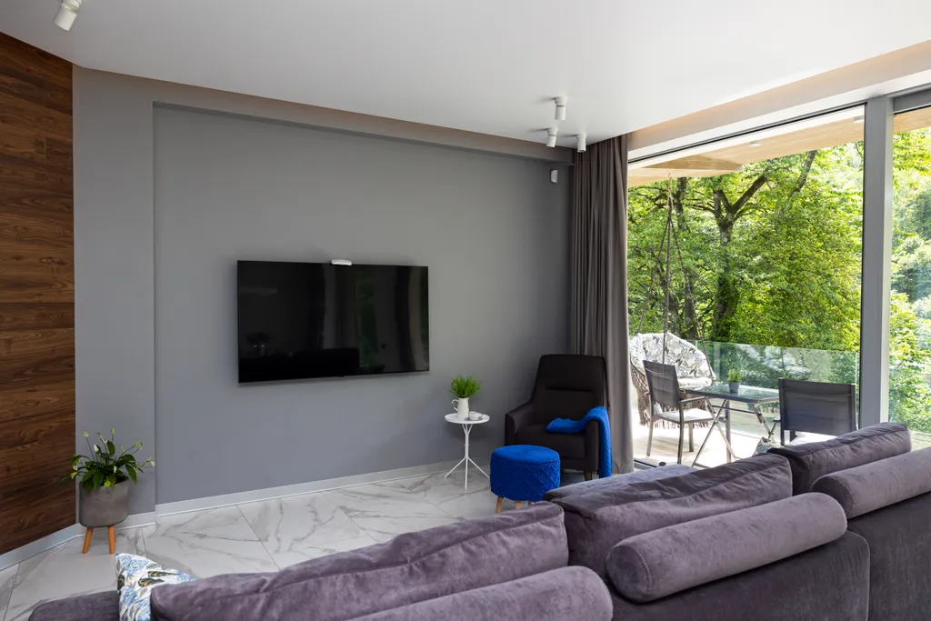 Просторная квартира с живым камином и видом на горы