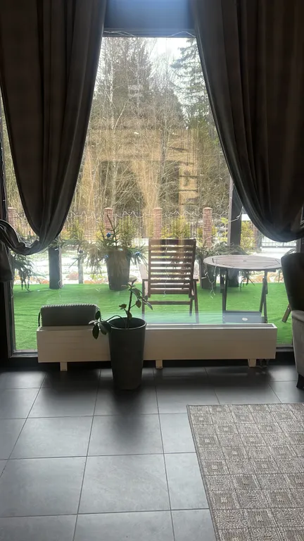 Уютный дом у леса