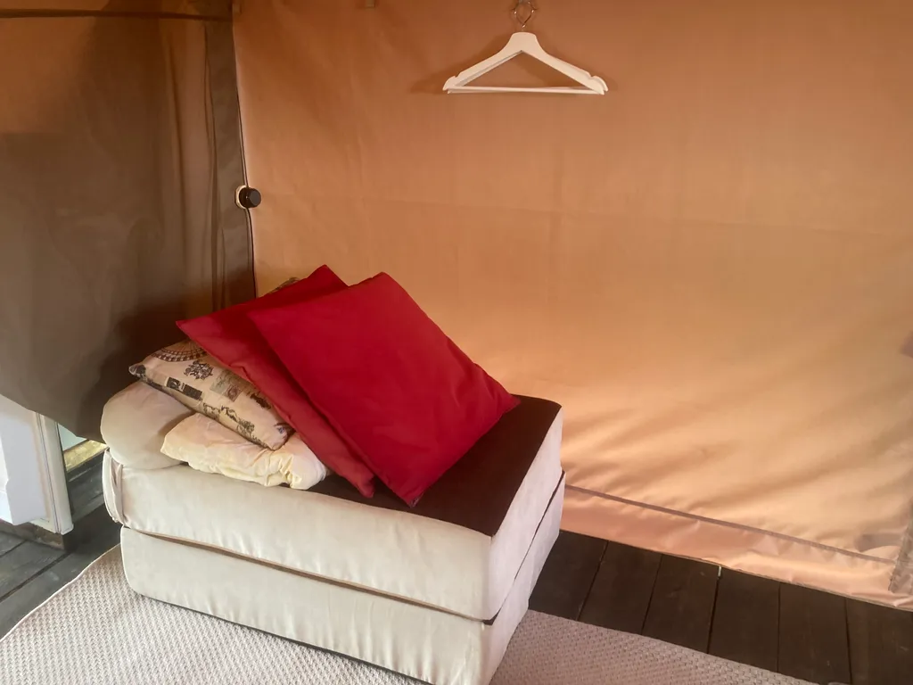 Уютный глэмпинг на прекрасном острове на псковском озере