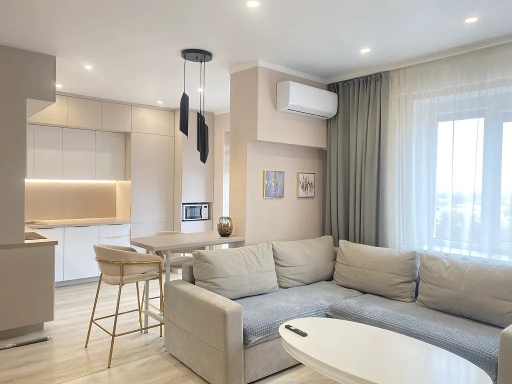 Чистая и уютная квартира с видом на Волгу и на остров