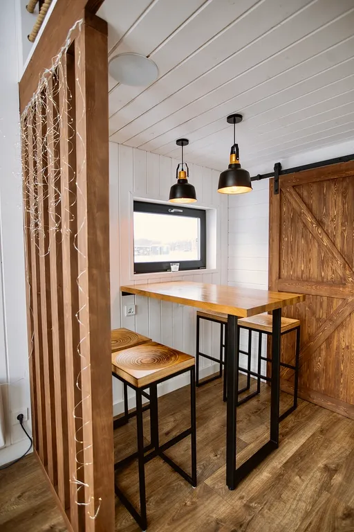 Коттедж Уютный домик с окном в крыше от Дом Шелуха (Sheluha House) — Можайск