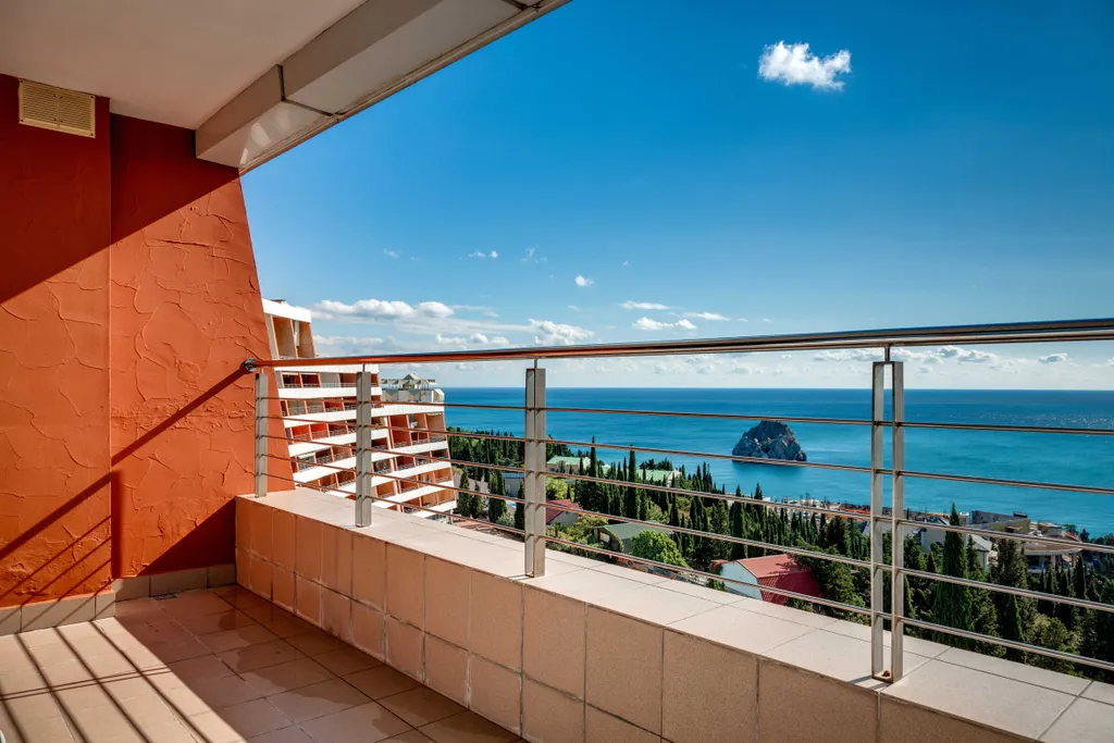 Трехкомнатная квартира с видом на море