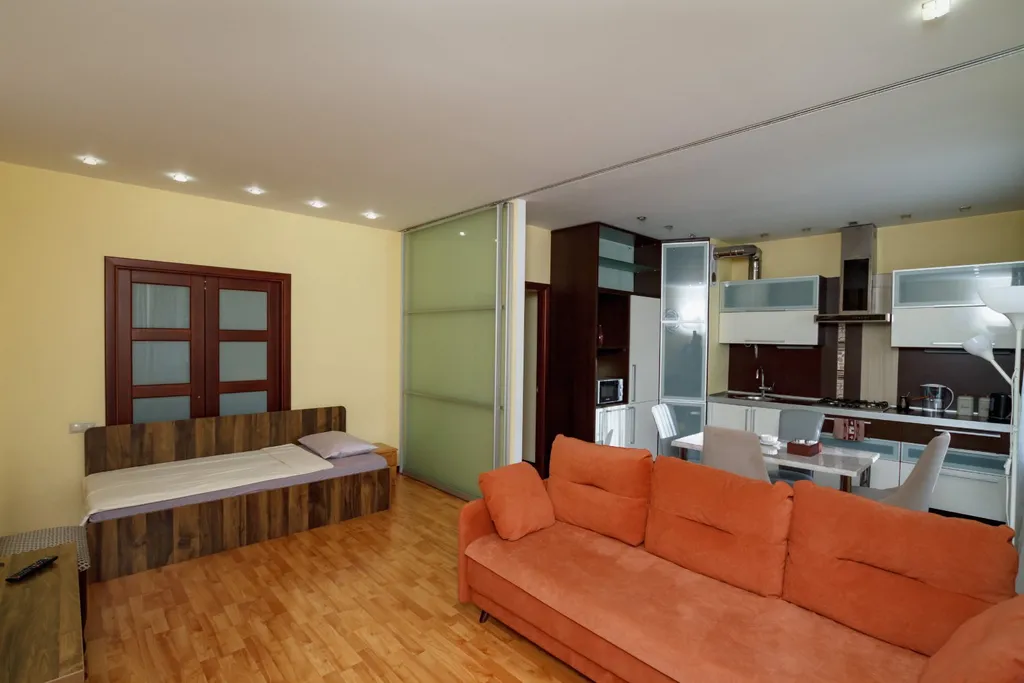 Сталинка в центре, в пешей доступности парк и вокзал