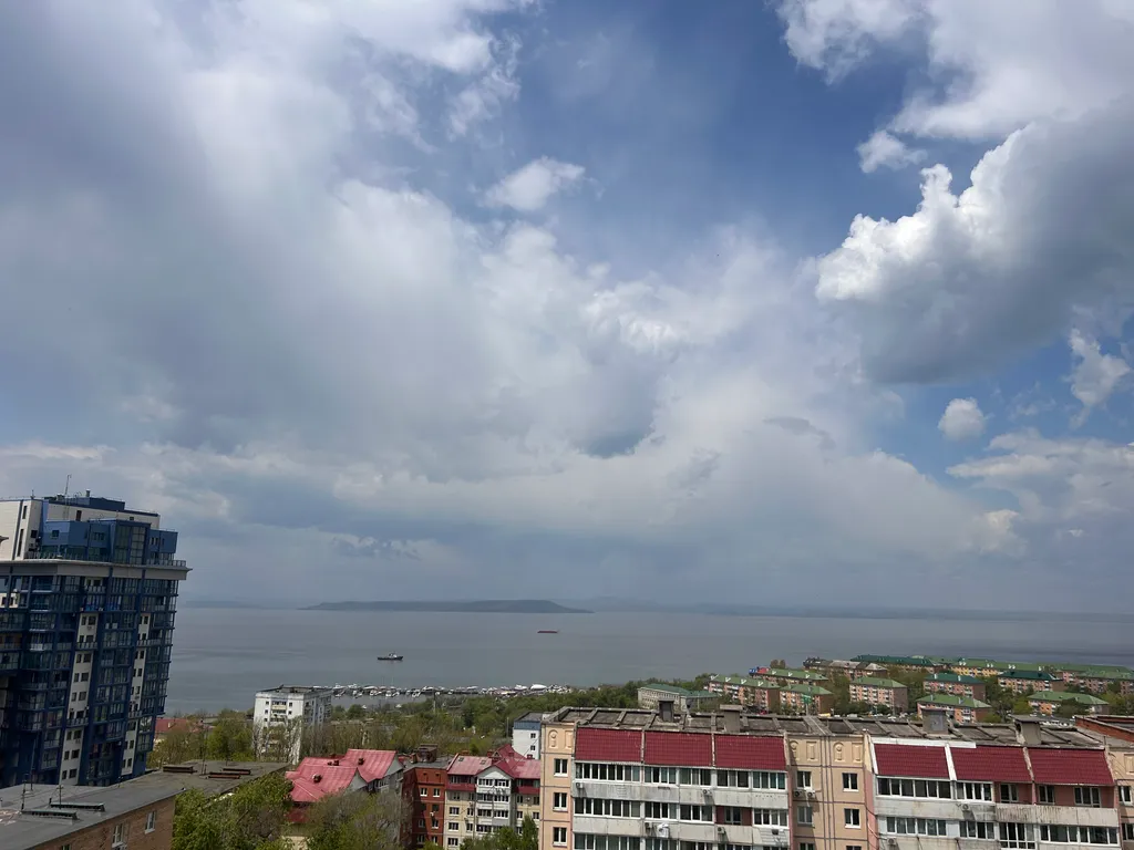 Квартира Уютная квартира-студия с видом на море и город — Владивосток