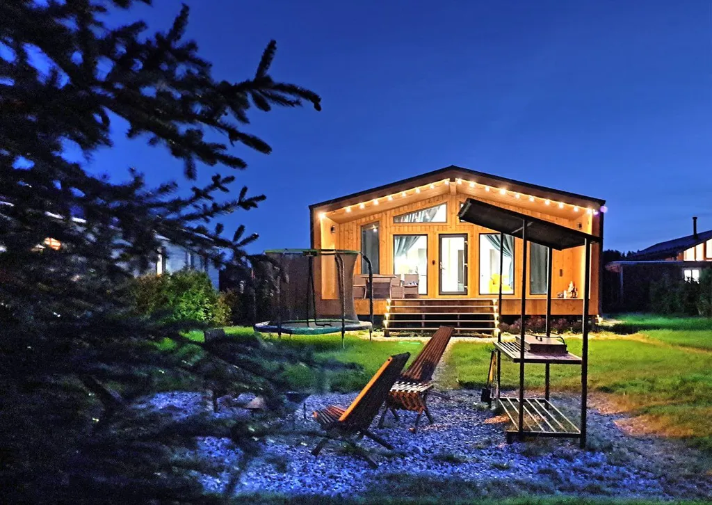 Домик для отдыха с гриль-мангалом, костровой и батутом