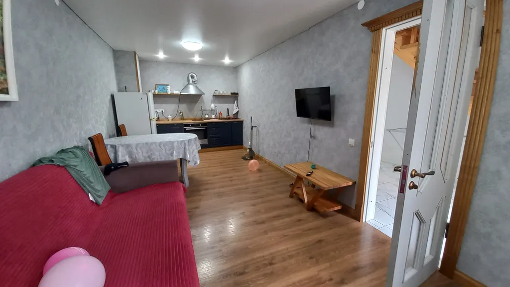 Уютный дом у набережной